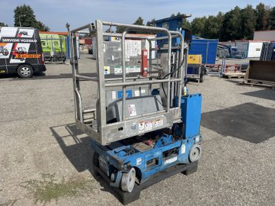 Elektrická sloupová plošina Genie GR-15 (2)