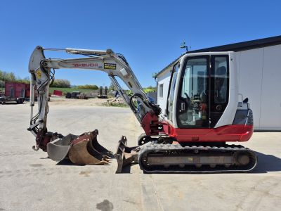 Pásový bagr Takeuchi TB250