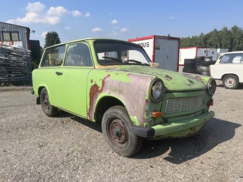 Trabant P601 kombi - zelená částečně sloupaný lak