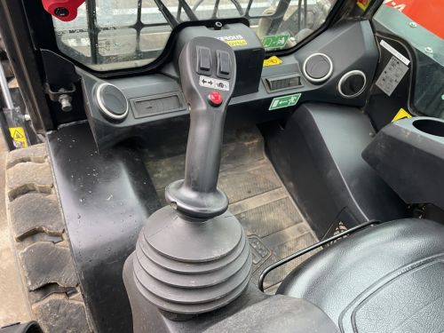 Smykový nakladač JCB 155