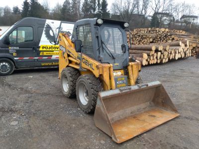 Smykový nakladač GEHL SL 4240