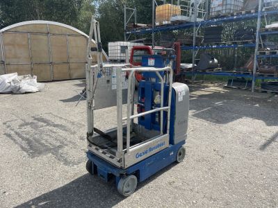 Elektrická sloupová plošina Genie GR-15